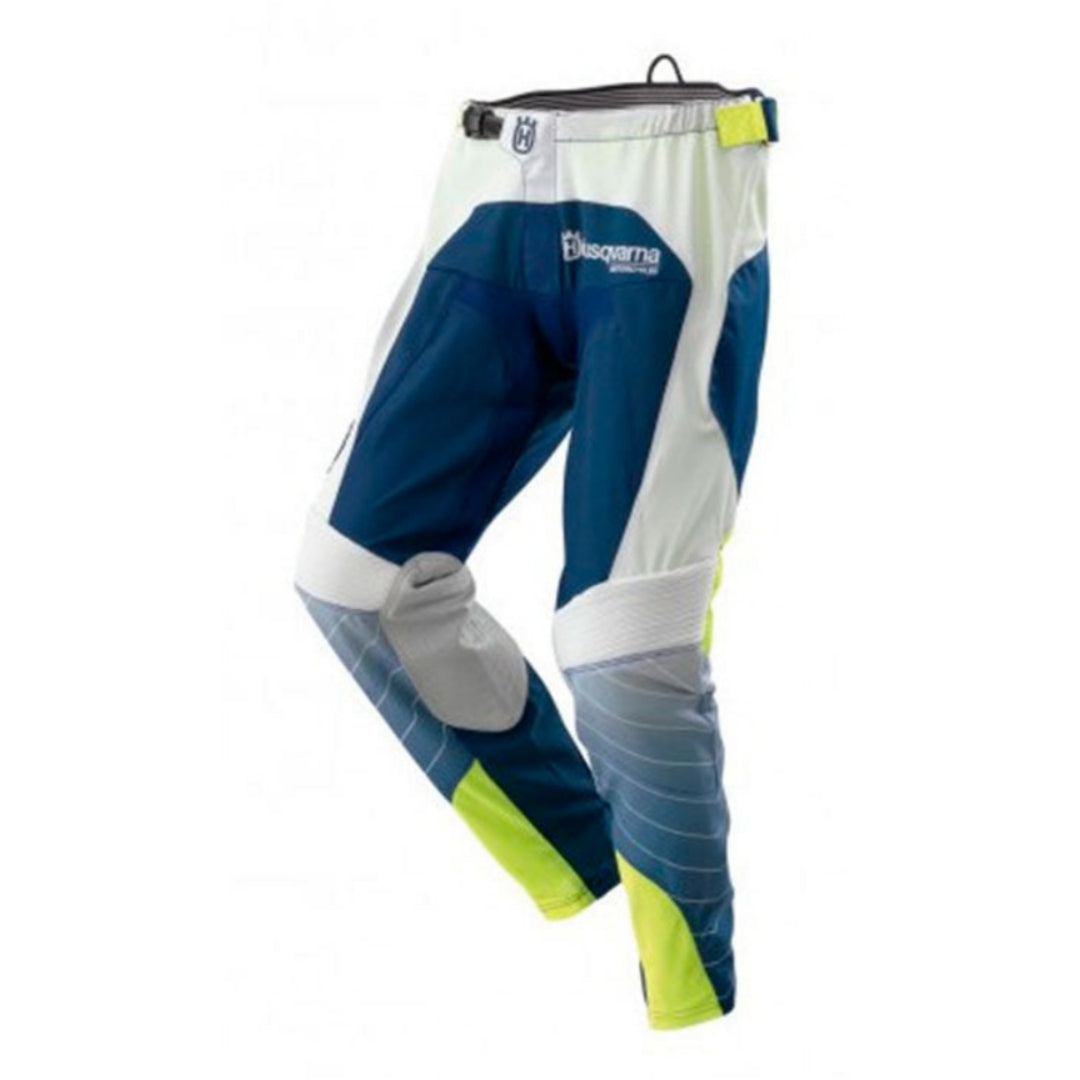 El pantalón railed white es la opción perfecta para los motociclistas y entusiastas de los deportes extremos. Confeccionados con los más altos estándares de calidad, estos pantalones MX ofrecen una experiencia excepcionalmente ligera y cómoda.