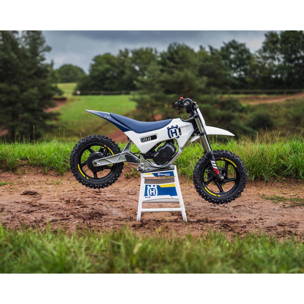 HUSQVARNA EE-2 + EQUIPO HUSQVARNA DE REGALO